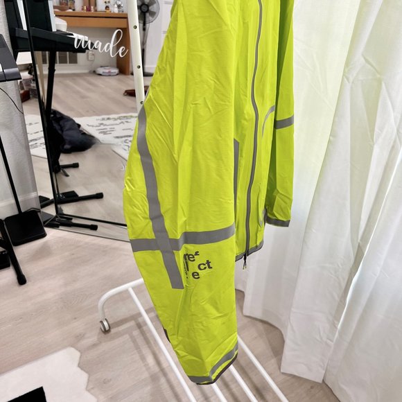 Lululemon X Robert Geller 'Take The Moment' Neon Yellow Nylon Reflective Jacket - Picture 4 of 9
